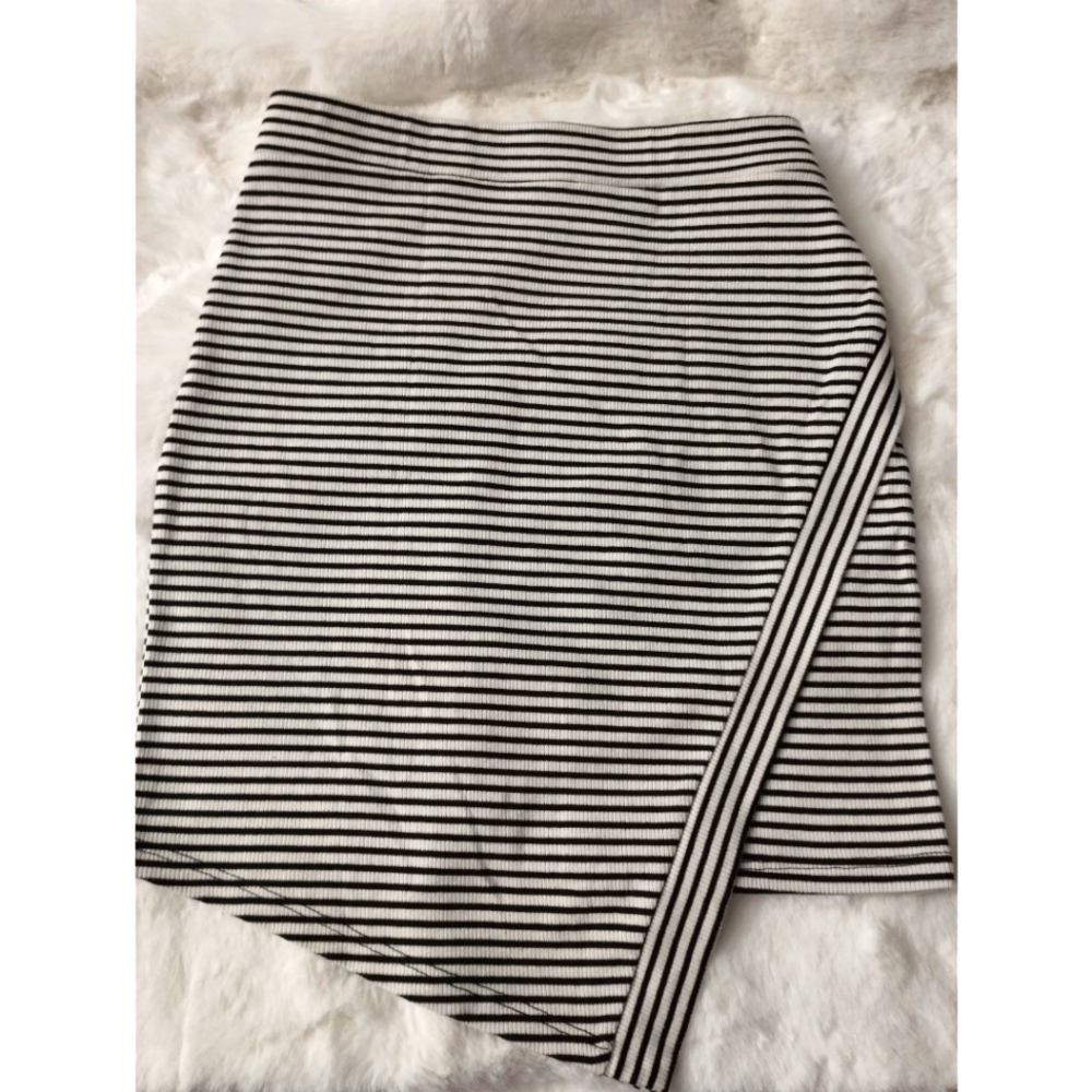 Asymmetrical bodycon mini skirt
